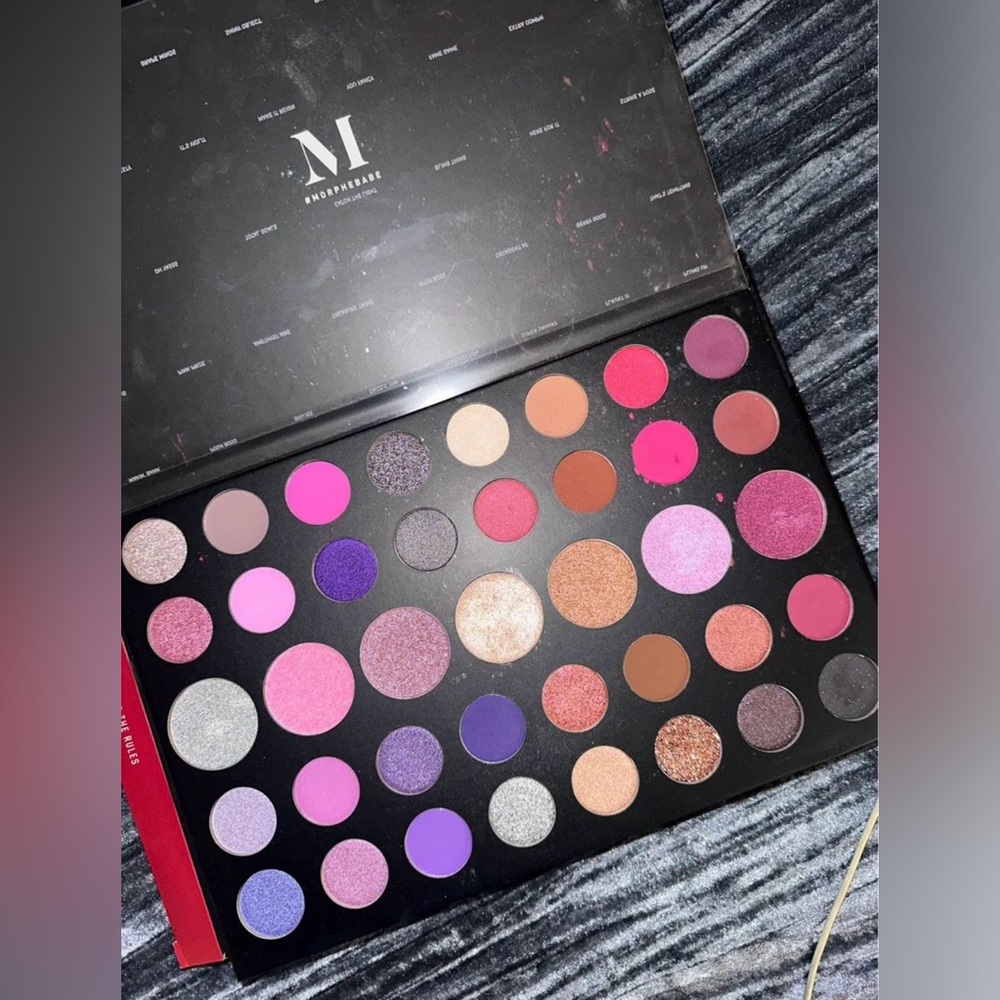 40 color eyeshadow palette